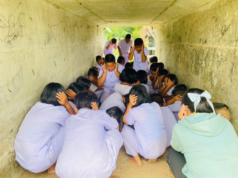 เผยภาพการซักซ้อม ให้นักเรียนแถวชายแดนหลบภัยเข้าบังเกอร์
