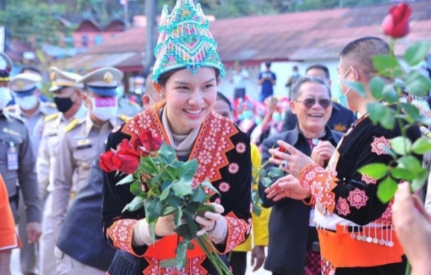 สะพัด! “จุ๊บจิ๊บ”ภรรยาธรรมนัส จ่อยื่นลาออกพ้นขรก.การเมือง