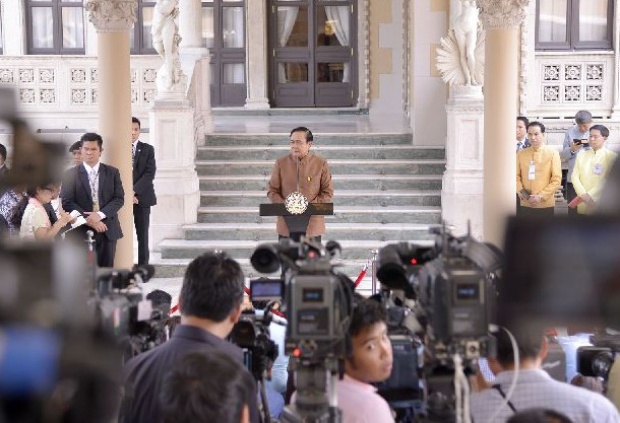 ‘ประยุทธ์’ โบ้ยไม้รู้ ‘หมอยงยุทธ์’ รับจ๊อบรัฐกว่าร้อยล้าน ฉุนถามต่อหน้าไม่ให้เกียรติ