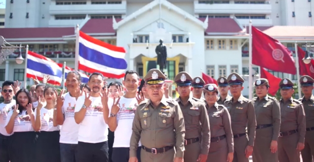 ฮือฮา! ”ศรีวราห์” นำแสดงโฆษณาหยุดทำผิดกฎหมายลต. (คลิป)