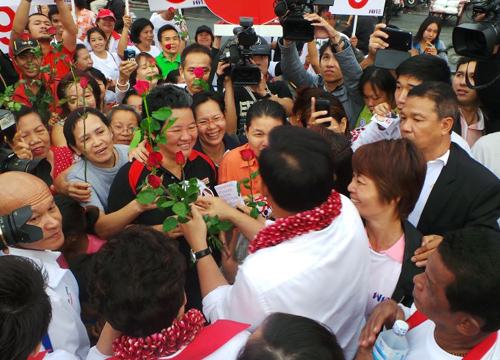 พงศพัศลงพื้นที่ย่านดินแดงโชว์หั่นหมูได้9ขีด