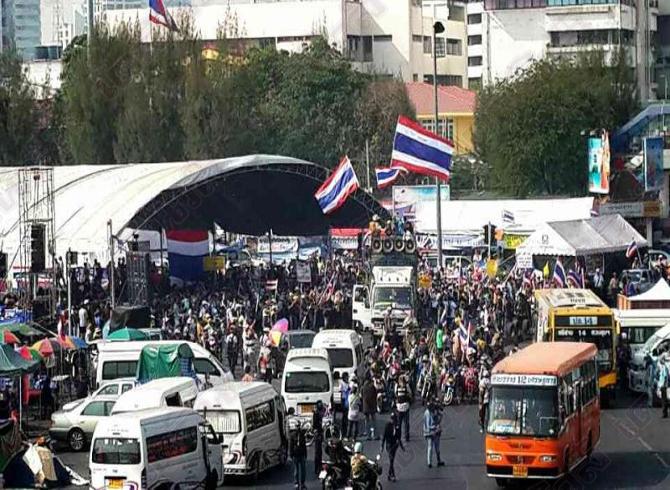 ถาวร ลั่นไม่ย้ายเวทีอนุสาวรีย์ชัยฯ แม้โดนบึ้ม 