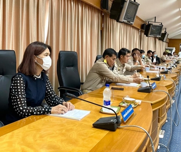   เปิดภาพ ตู่ นันทิดา ในชุดกากี นั่งเก้าอี้นายกอบจ. แถลงนโยบายพัฒนาจังหวัด