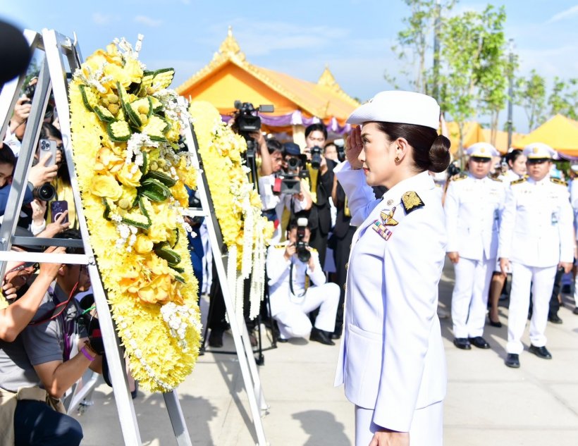 เปิดบรรยากาศ นายกฯ นำครม.วางพวงมาลา วันนวมินทรมหาราช