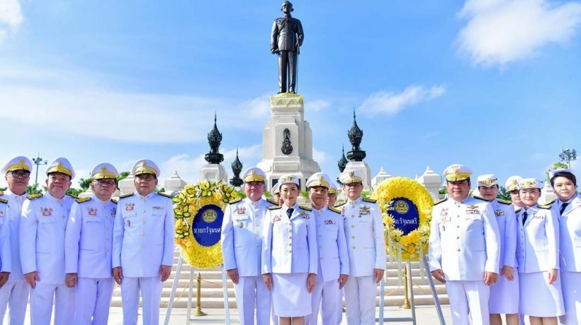 เปิดบรรยากาศ นายกฯ นำครม.วางพวงมาลา วันนวมินทรมหาราช