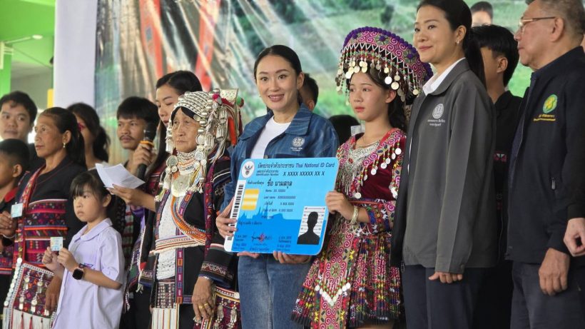 นายกฯอิ๊งค์ ฝ่าฝน พบกลุ่มชาติพันธุ์ ยินดี ฝันเป็นจริงได้สัญชาติไทย...