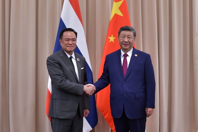 ภาพประวัติศาสตร์ นายกฯอนุทิน จับมือ สีจิ้นผิง กลางเวทีประชุม!