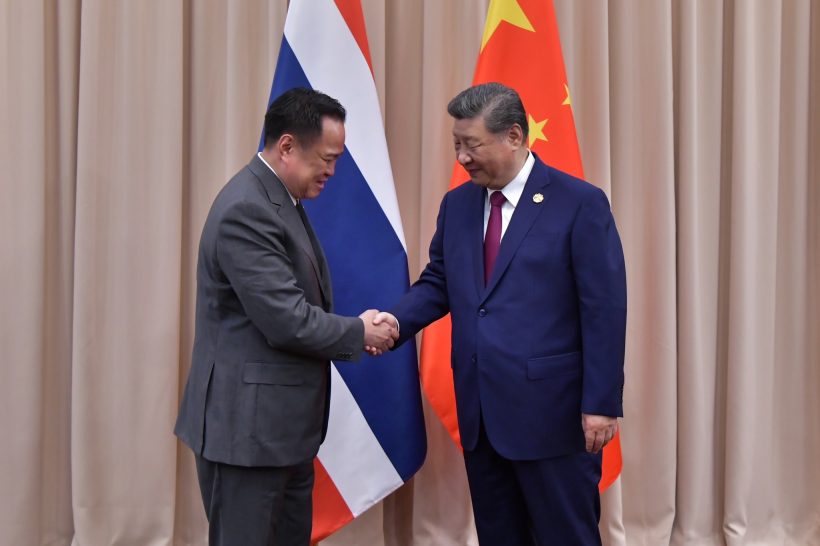 ภาพประวัติศาสตร์ นายกฯอนุทิน จับมือ สีจิ้นผิง กลางเวทีประชุม!