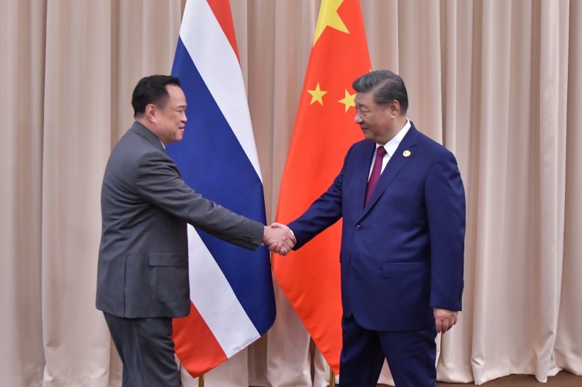 ภาพประวัติศาสตร์ นายกฯอนุทิน จับมือ สีจิ้นผิง กลางเวทีประชุม!