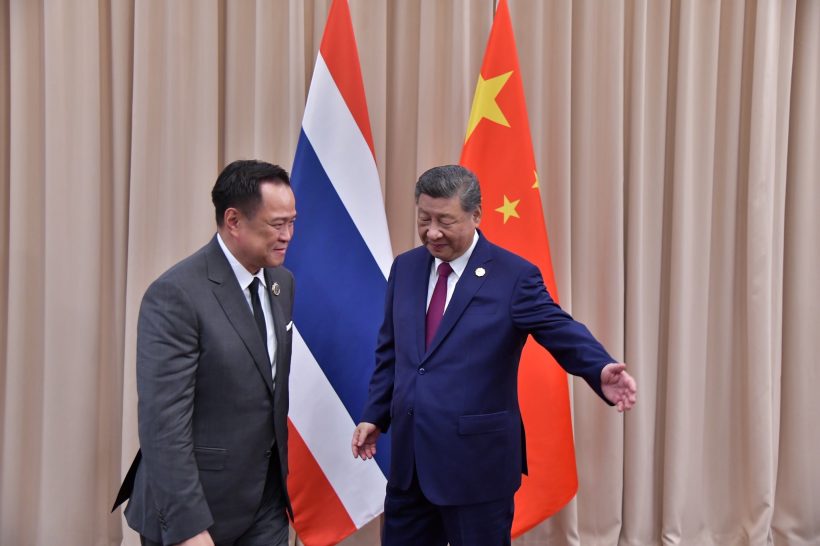 ภาพประวัติศาสตร์ นายกฯอนุทิน จับมือ สีจิ้นผิง กลางเวทีประชุม!