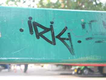 IRIE อักษรเจ้าปัญหาซึ่งปรากฏอยู่ทั่วไปในพื้นที่กรุงเทพฯ