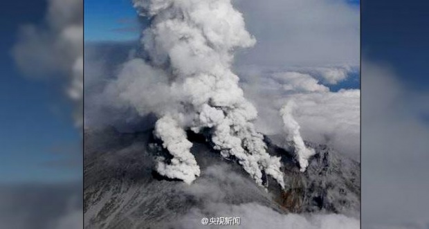 หวั่นปะทุอีก! ญี่ปุ่นเผยเหตุภูเขาไฟออนตาเกะระเบิดดับแล้ว 4 ราย