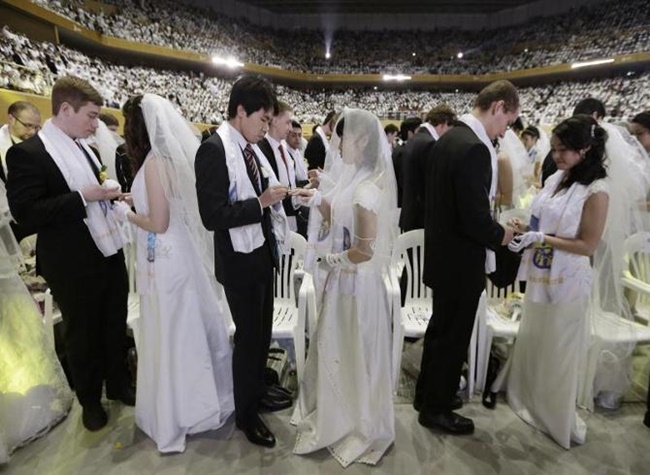 โบสถ์เกาหลีใต้จัดแต่งงานหมู่ 3,800 คู่