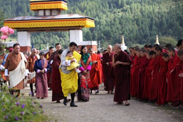  ชมพระอิริยาบถสุดน่ารัก ของ จิกมี นัมเกล วังชุก  เจ้าชายพระองค์น้อย แห่งภูฏาน! 