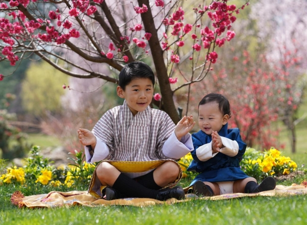 ชมความน่ารักพระโอรสองค์ที่ 2 ของกษัตริย์จิกมี แห่งภูฏาน