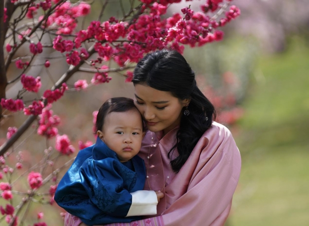 ชมความน่ารักพระโอรสองค์ที่ 2 ของกษัตริย์จิกมี แห่งภูฏาน