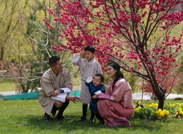 ชมความน่ารักพระโอรสองค์ที่ 2 ของกษัตริย์จิกมี แห่งภูฏาน