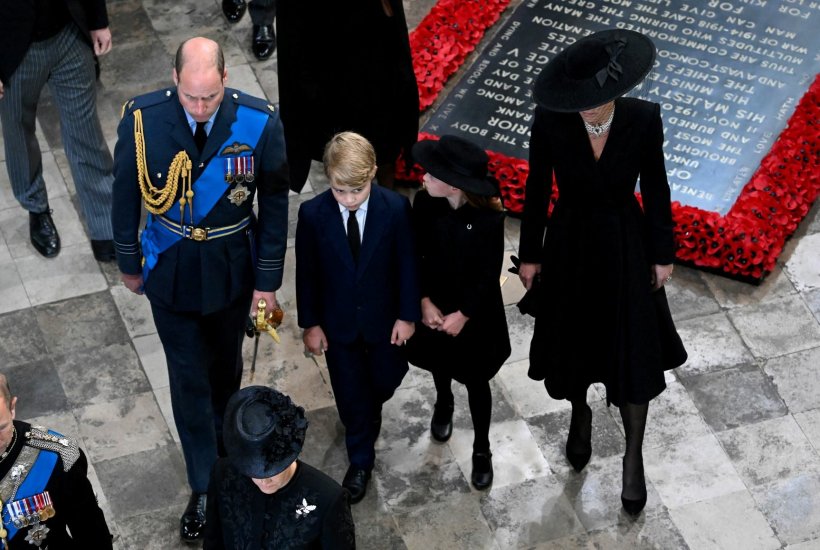 ภาพประทับใจ หลานสะใภ้หลวง ร่วมพิธีพระบรมศพควีน