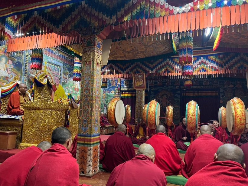 กษัตริย์จิกมีแห่งภูฏาน โปรดเกล้าฯ จัดพิธีเจริญพระพุทธมนต์ถวายพระพรแด่พระองค์ภาฯ