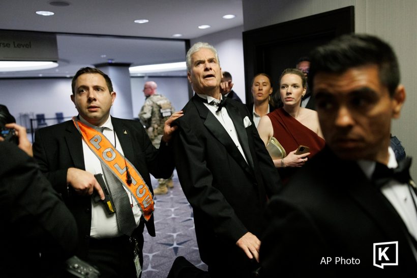 เปิดภาพนาทีระทึก พาทรัมป์ออกจากงานเลี้ยง หลังมีเสียงปืน