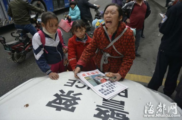 สุดสลด! แม่ชาวจีนยอมประมูลขายลูกสาว หวังนำเงินมารักษาสามีที่ป่วยหนัก