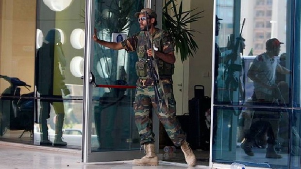 ด่วน! กลุ่มติดอาวุธ โจมตีโรงแรมในกรุงทริโปลี สังหาร รปภ. 3 ราย
