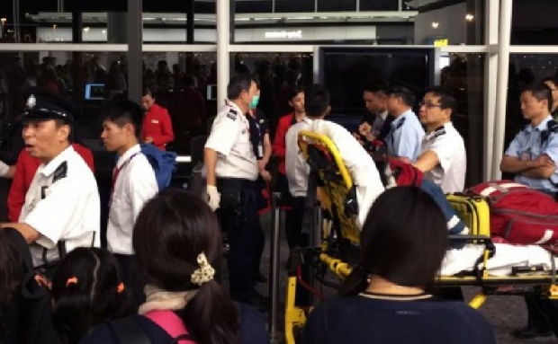 ฉาวอีก นักเที่ยวจีนโชว์เถื่อนทำร้ายจนท.สนามบินต่างชาติ