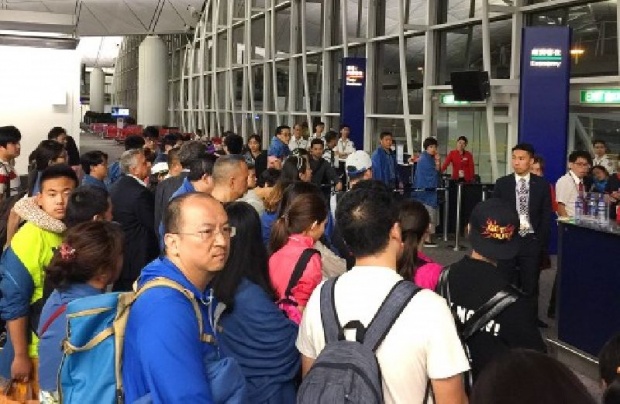 ฉาวอีก นักเที่ยวจีนโชว์เถื่อนทำร้ายจนท.สนามบินต่างชาติ