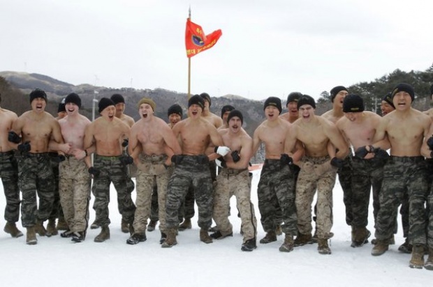 ทหารเกาหลี+อเมริกา ซ้อมรบท่ามกลางหิมะหนาวสะเทือนตับ!