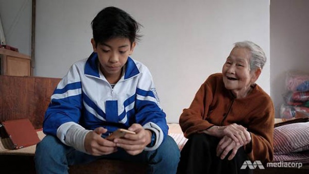 คุณทวดเวียดนามอายุเกือบร้อยปีเจ้าของฉายา “Forevere Young” ในโลกอินเทอร์เน็ต (มีคลิป)