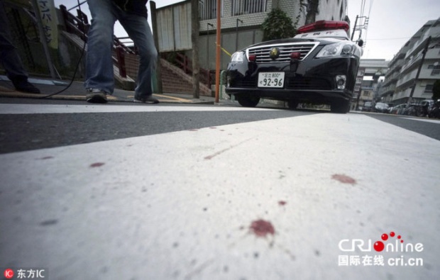 คดีรุนแรงช็อกญี่ปุ่นอีก!! น้องชายแค้นพี่สาว บุกใช้ดาบซามูไรฟันดับคาที่ ก่อนแทงคนรัก-ฆ่าตัวตาย