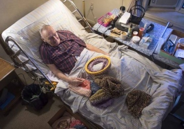 คุณปู่วัย 91 ปี ป่วยเป็นมะเร็งนอนถักหมวกไหมพรม มานาน 15 ปี นึกว่าถักขาย? แต่จริงๆแล้ว?