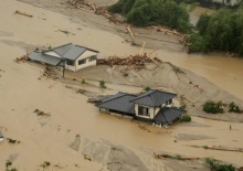 ญี่ปุ่น เจอน้ำท่วมหนักดับ 1 สูญหาย 18 อพยพ 400,000 คน!!