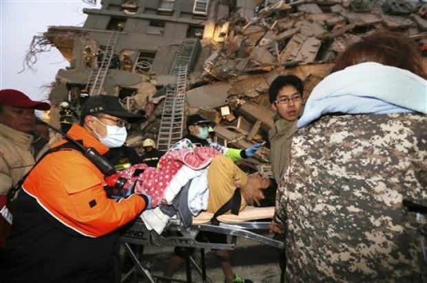 แผ่นดินไหวไต้หวัน ขนาด 6.4 ตึกถล่มเพียบ -จนท.เร่งช่วยเหลือ