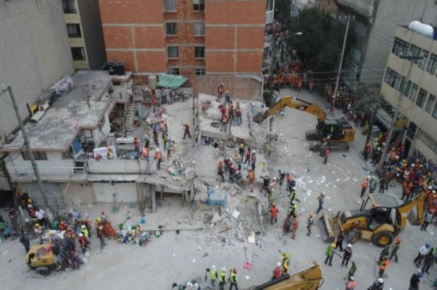 เม็กซิโกเร่งค้นหาเหยื่อแผ่นดินไหว ที่ยังคงติดอยู่ใต้ซากอาคารราว 40 คน