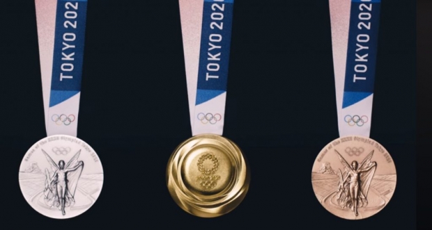 ญี่ปุ่นอวดโฉม ‘เหรียญโอลิมปิก 2020’ รีไซเคิลจากมือถือเก่า-ขยะอิเล็กทรอนิกส์ 8 หมื่นตัน