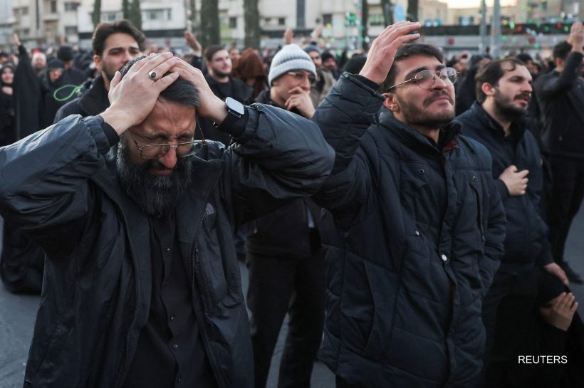 ชาวอิหร่านเดินขบวนไว้อาลัยต่อการจากไปของคาเมเนอีผู้นำสูงสุด