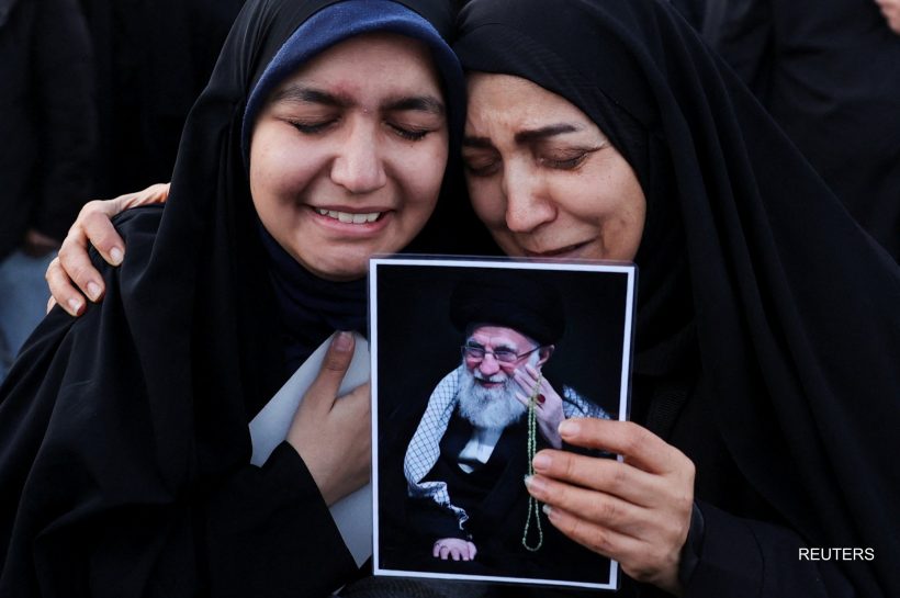 ชาวอิหร่านเดินขบวนไว้อาลัยต่อการจากไปของคาเมเนอีผู้นำสูงสุด
