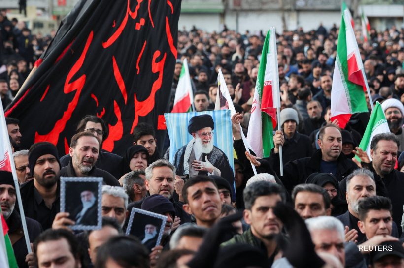 ชาวอิหร่านเดินขบวนไว้อาลัยต่อการจากไปของคาเมเนอีผู้นำสูงสุด