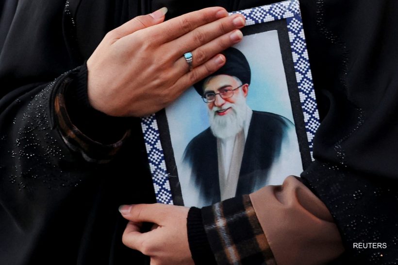 ชาวอิหร่านเดินขบวนไว้อาลัยต่อการจากไปของคาเมเนอีผู้นำสูงสุด