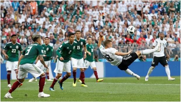 แทบคลั่ง!! เมืองหลวงเม็กซิโกถึงกับแผ่นดินไหว หลังแฟนบอลกระโดดดีใจที่ชนะเยอรมัน