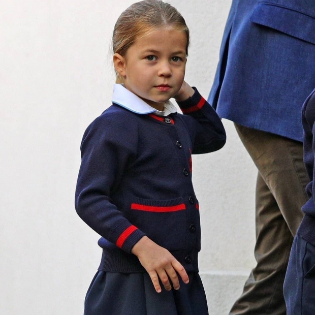 ภาพสุดน่ารัก! เจ้าหญิงชาร์ลอตต์ เสด็จไปโรงเรียนพร้อมพี่ชายวันแรก