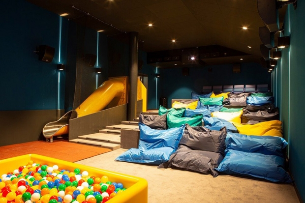 ชิวอะไรเบอร์นั้น! “VIP Bedroom” โรงหนังแบบนอนสุดชิวในสวิตเซอร์แลนด์