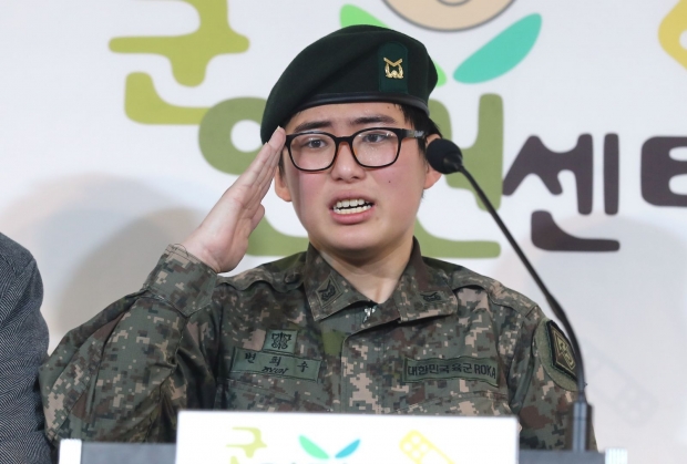 เศร้า! ทหารข้ามเพศคนแรกเกาหลีใต้ เสียชีวิตแล้ว 