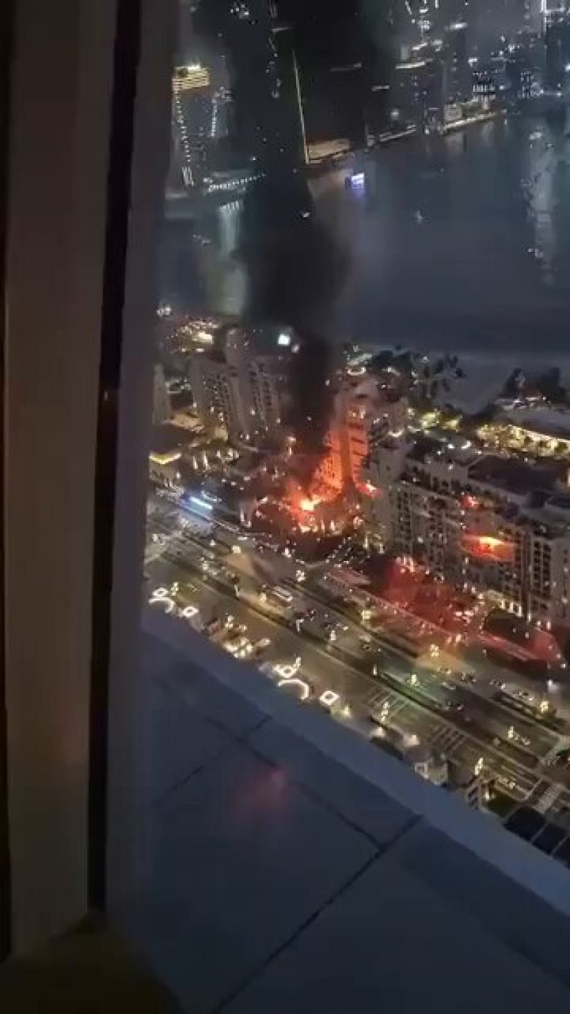 ระทึก!!เปิดคลิปนาทีสกัดการโจมตีน่านฟ้าดูไบ เศษซากตกใส่ย่านคนรวย