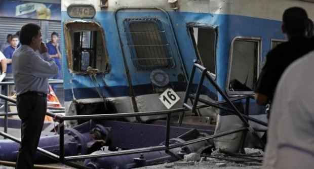 รถไฟอาร์เจนติน่าเบรกแตกชนแผงกั้นตายเจ็บเพียบ