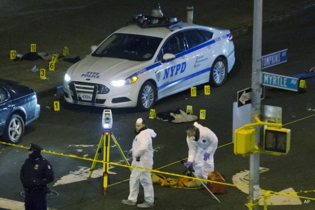 มือปืนสังหารตำรวจนิวยอร์กสองนาย ก่อนยิงตัวตายตาม