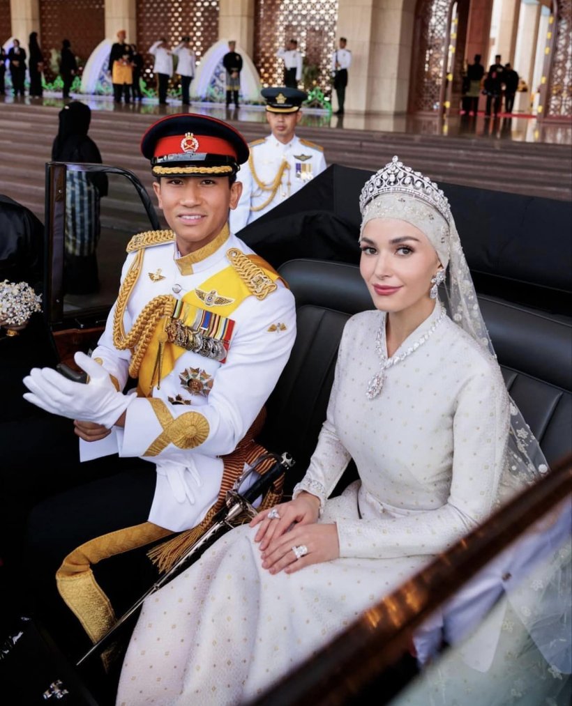 ดั่งเทพนิยาย เจ้าชายมาทีนเผยภาพความรักความผูกพันธ์วัยเด็กกับพระชายาอานิชา