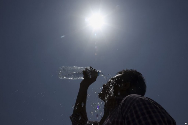 อินเดียร้อนจัด เสียชีวิตเพิ่มอีกกว่า 300 คน