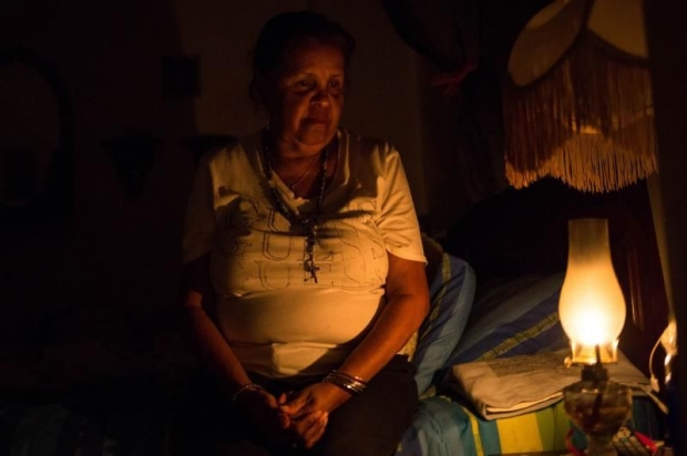เปิดชีวิตสุดมืดมิดของชาวเวเนซูเอลา หลังไฟดับ ประปาไม่ไหล เงินมีค่าแค่กระดาษ 